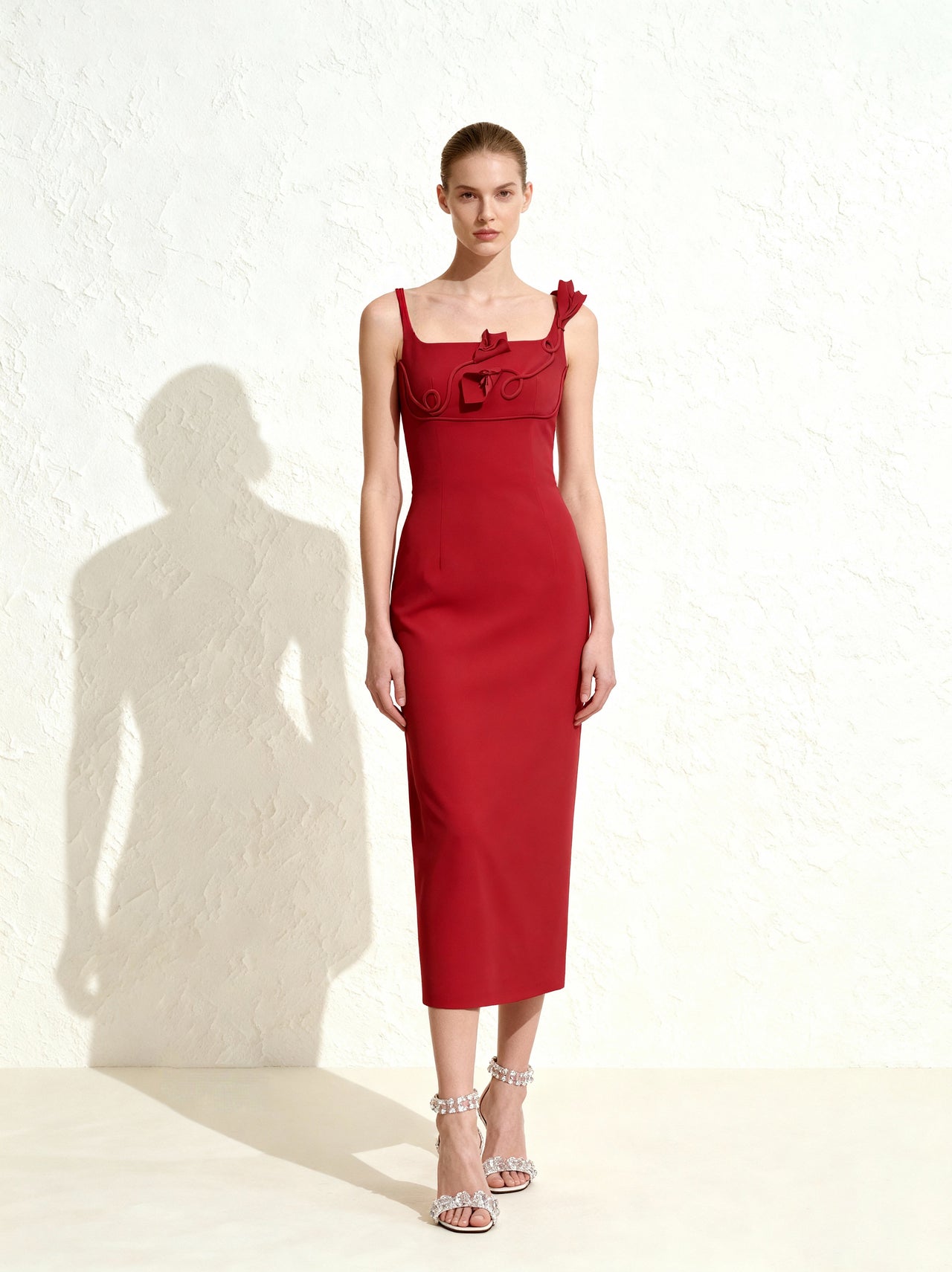 Abito tubino midi-maxi con scollo quadrato e applicazioni floreali 3D - Rosso