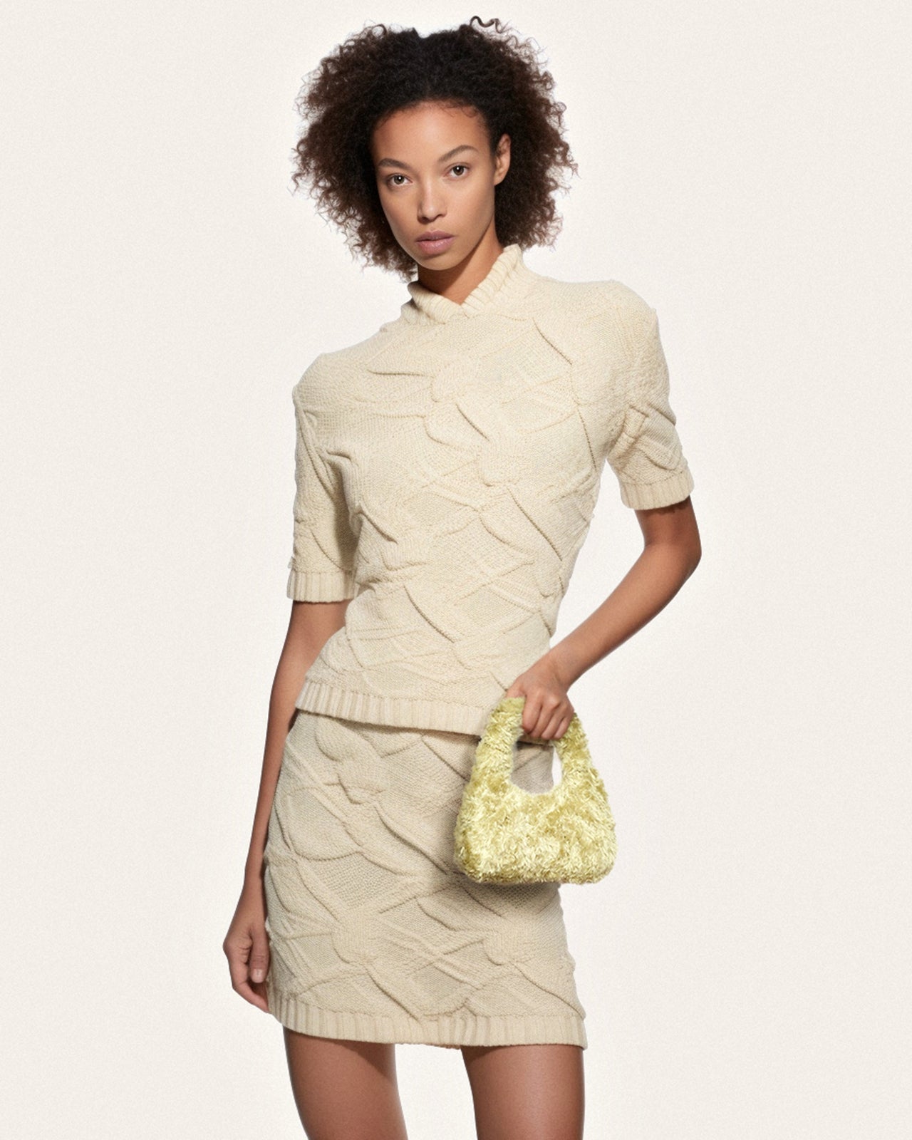 Borsa a spalla media con ruches in pelliccia sintetica Gabbi - Verde chiaro