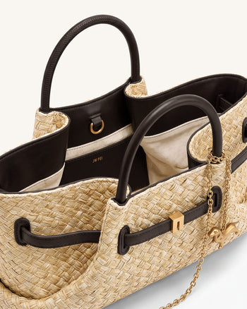 Maeve Borsa tote in finta paglia con ciondolo in metallo a forma di bassotto - Marrone