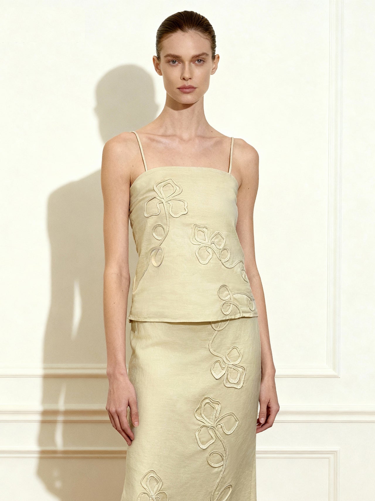 Canotta con Spalline in Lino con Ricamo a Cordoncino - Naturale