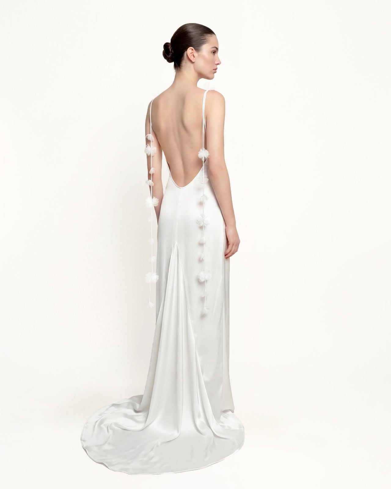 Satin Maxi Abito a Spalline con Nastri Floreali - Bianco