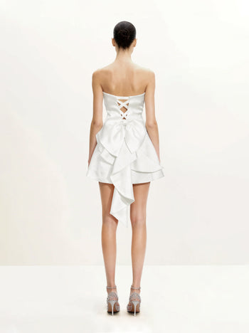 Abito corto a fascia in raso con fiocco posteriore - Bianco