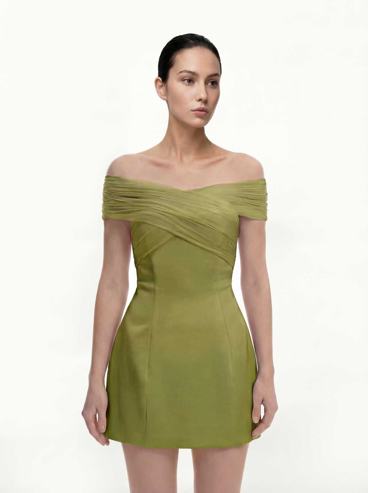 Abito corto in raso con incrociato halter in tulle - Verde oliva