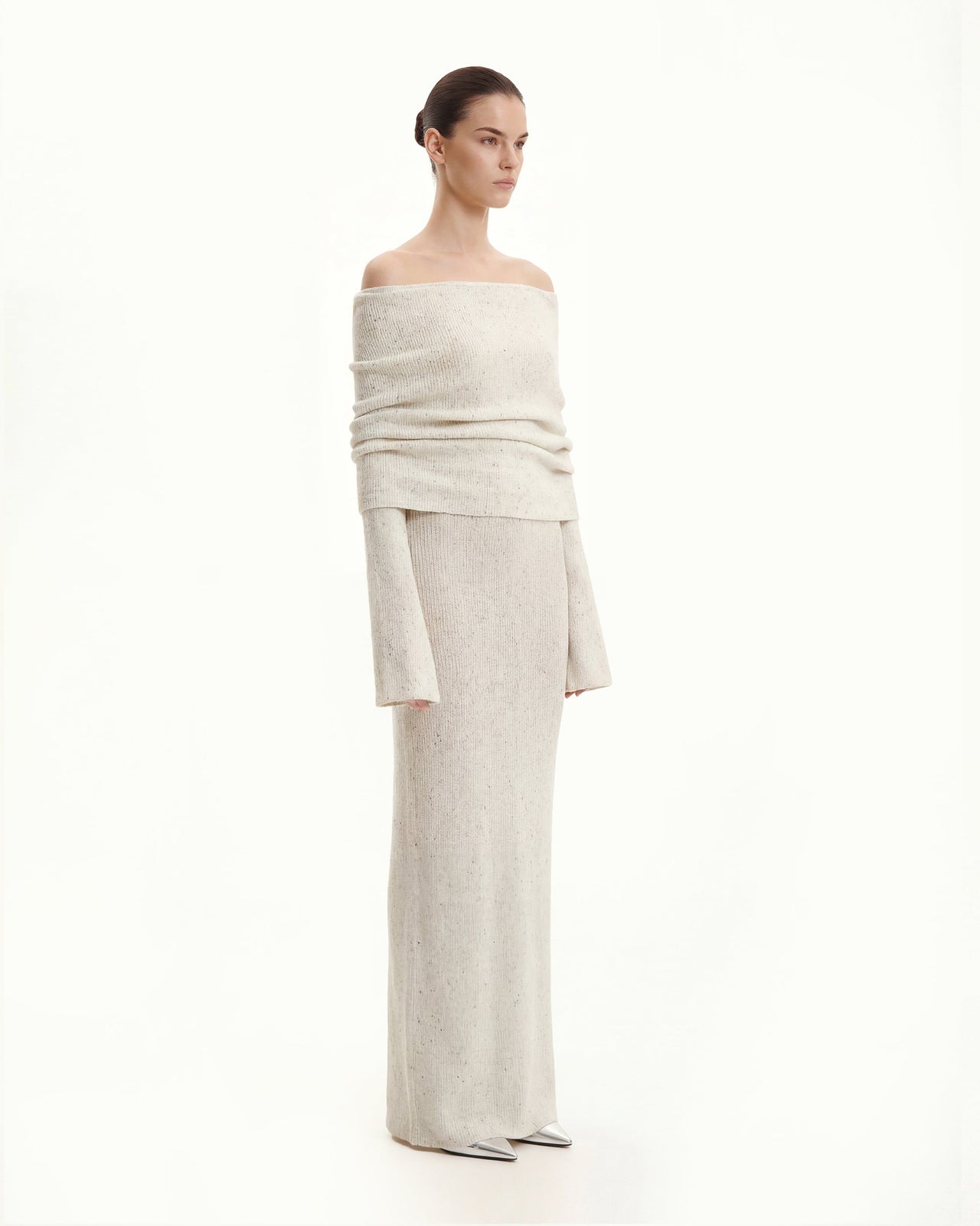 Abito lungo in maglia con spalle scoperte - Crema