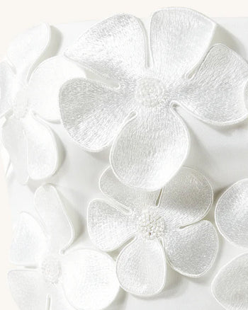 Abito in raso con applicazioni floreali 3D - Bianco