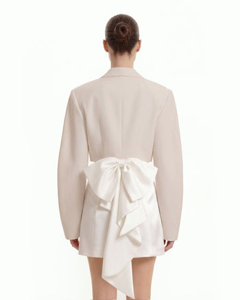 Blazer corto strutturato con spalle a punta - Beige