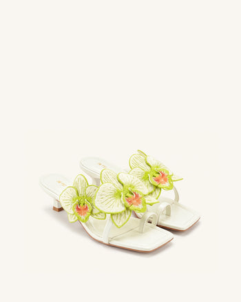 Serena Sandali con tacco e infradito con ricamo orchidea - Avorio e verde