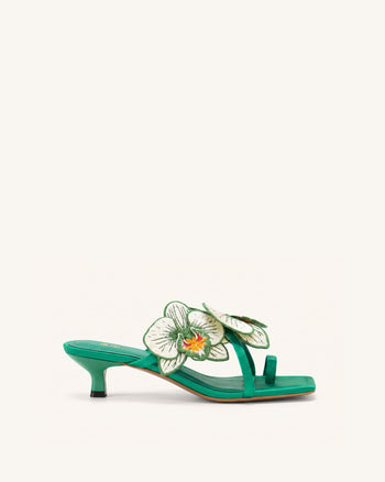 Serena Sandali con tacco e infradito con ricamo orchidea - Verde smeraldo