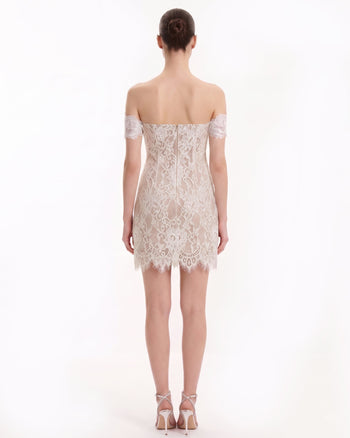 Mini abito in pizzo con spalla Off - Bianco