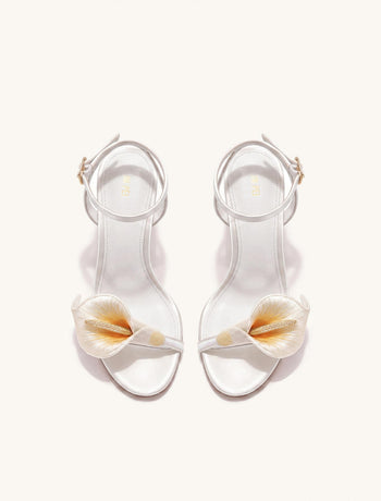 Alivia Sandali con tacco in metallo dorato Calla Lily - Bianco