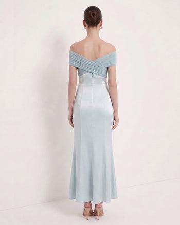 Abito lungo in raso plissé con scollo halter incrociato - Blu polvere