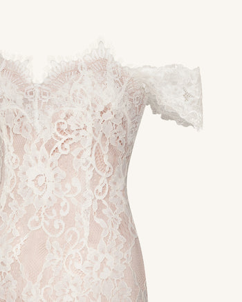 Mini abito in pizzo con spalla Off - Bianco