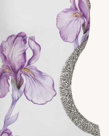 Abito a collo alto con decorazioni e aperture floreali - Bianco