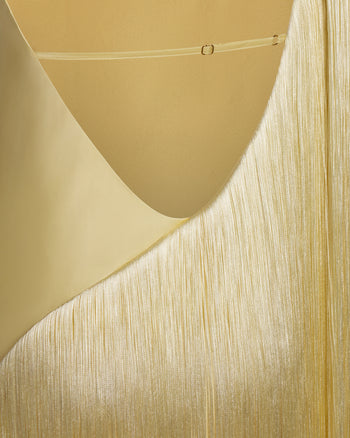Abito lungo con frange e spalla One - Champagne