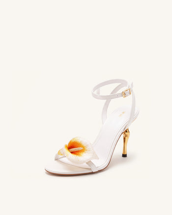 Alivia Sandali con tacco in metallo dorato Calla Lily - Bianco