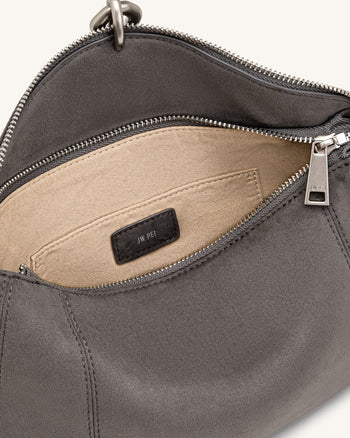 Jayla Borsa a spalla in finto camoscio decorata con pendente in metallo - Grigio scuro