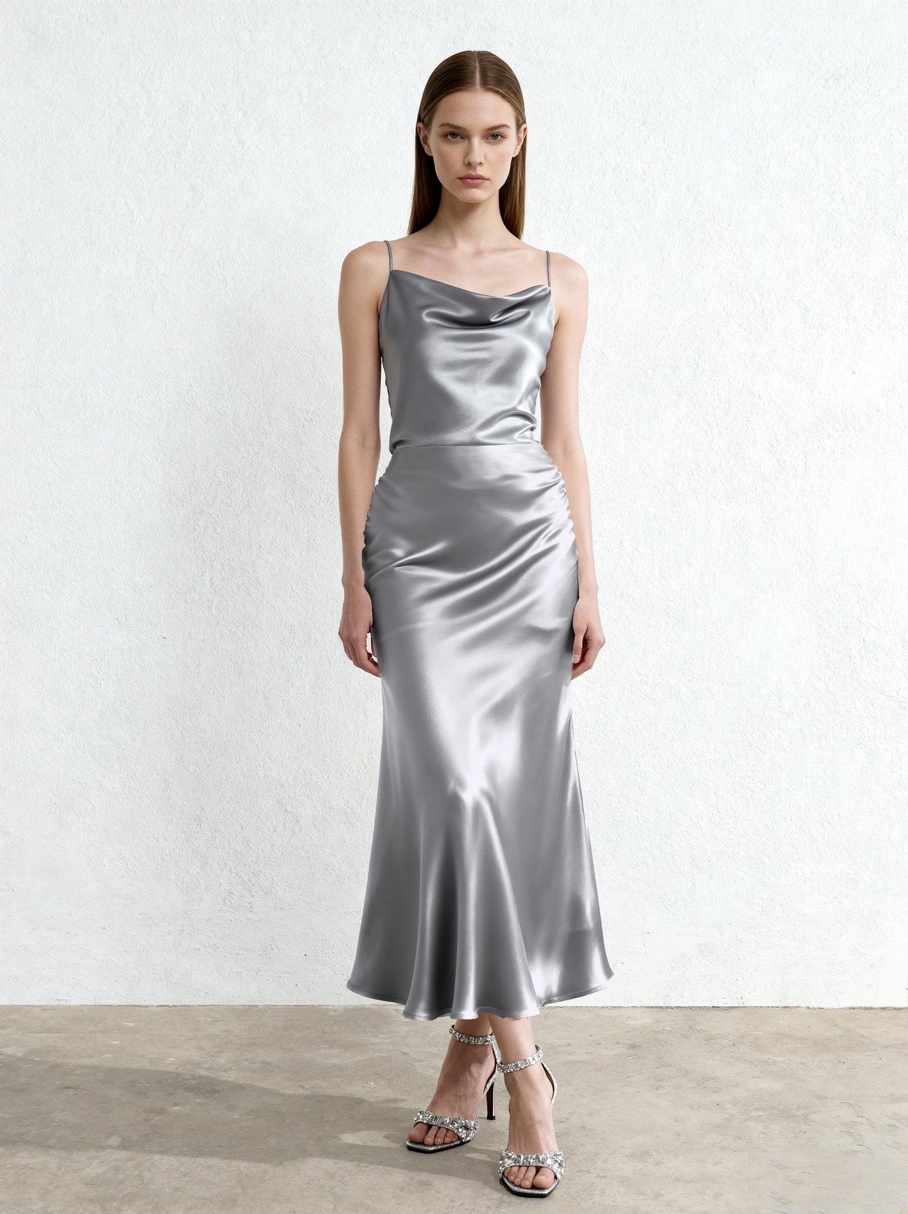 Camisola de Satén Líquido con Escote Cascada – Plata