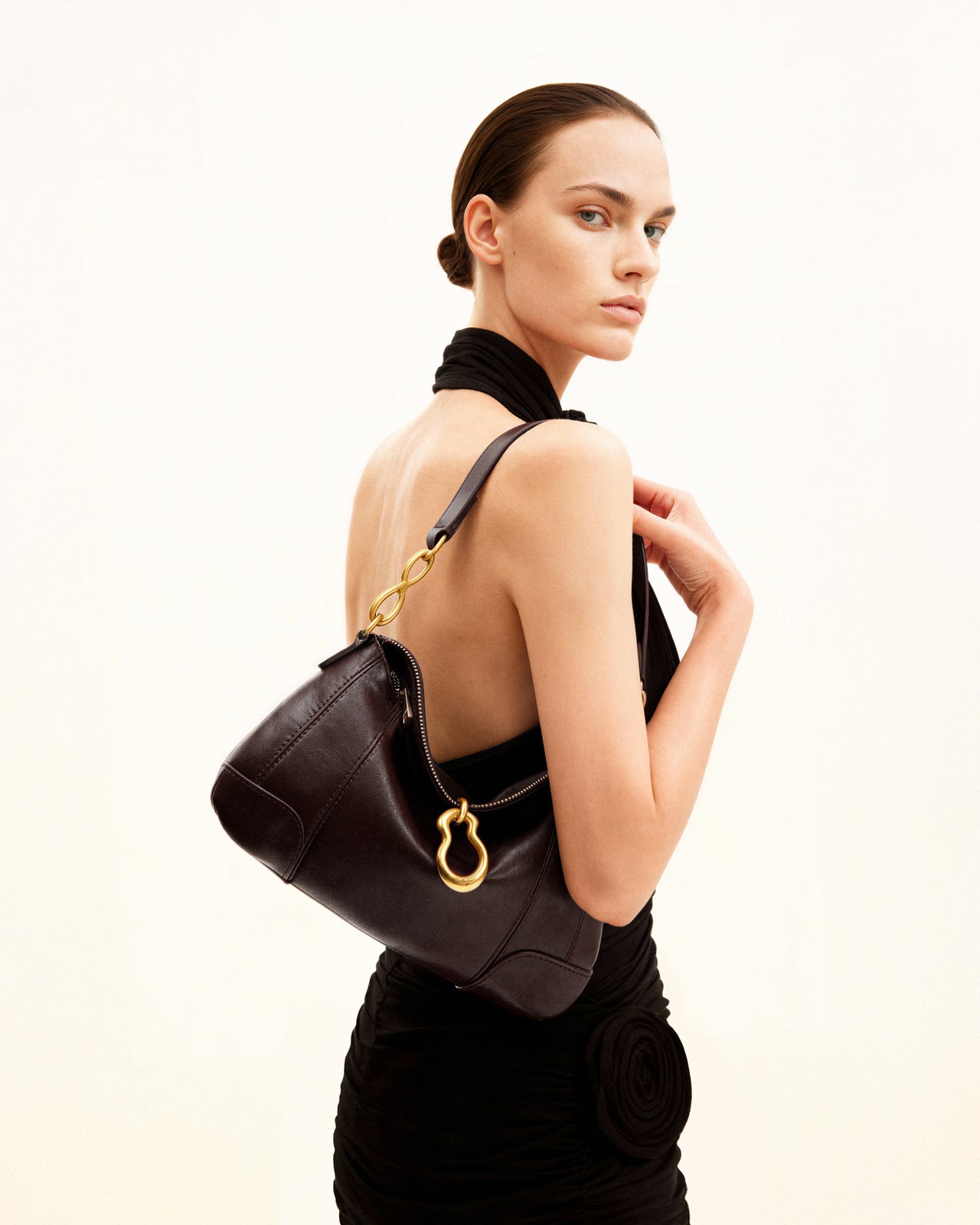 Jayla Borsa a Spalla con Ciondolo in Metallo - Marrone Scuro