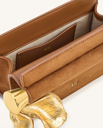 Holly Pochette in Finto Camoscio con Ciondolo in Metallo - Marrone