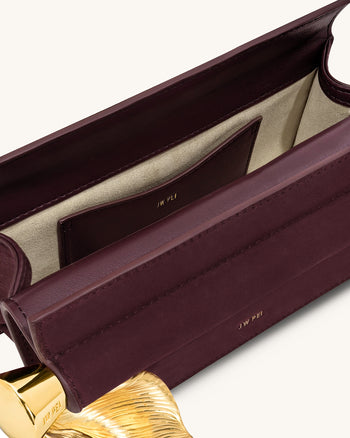 Holly Pochette in Finto Camoscio con Ciondolo in Metallo - Marrone Rossastro