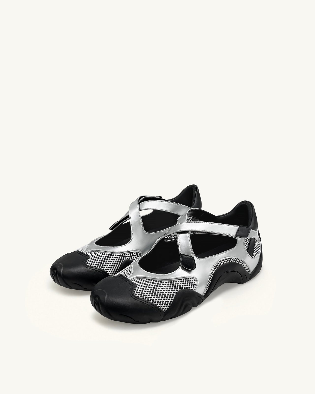 Caitlin Zapatillas con Recortes de Malla – Plata