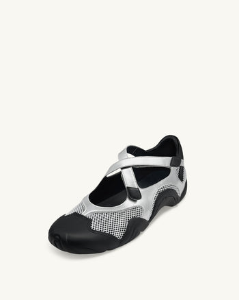 Caitlin Zapatillas con Recortes de Malla – Plata