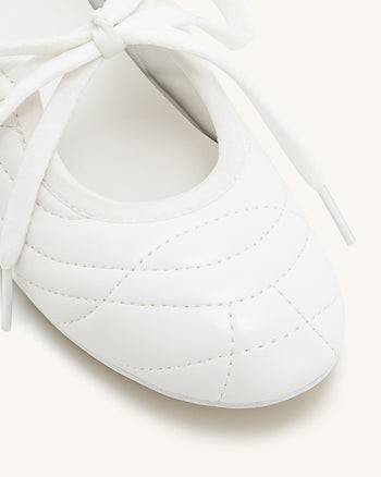 Ballerine allacciate con impunture Erika - Bianco
