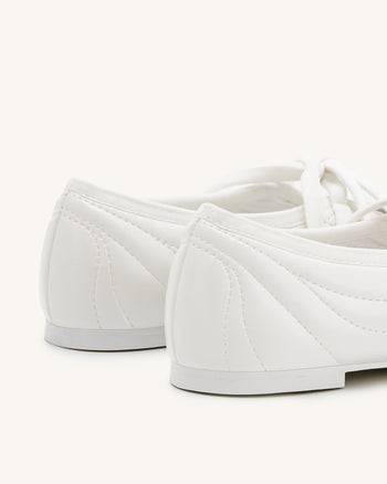 Ballerine allacciate con impunture Erika - Bianco