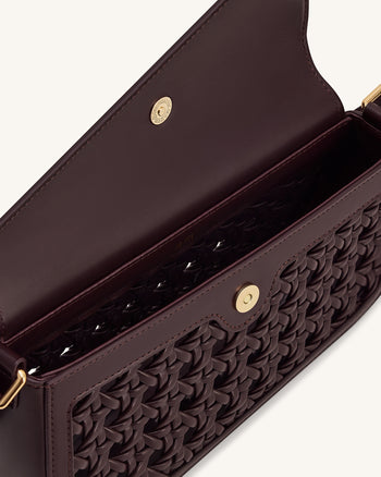 Addisyn Borsa a Spalla Intrecciata con Tagli - Borgogna