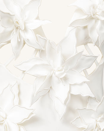 Yuliya Abito Mini Bianco con Decorazione Floreale e Scollo a V - Bianco