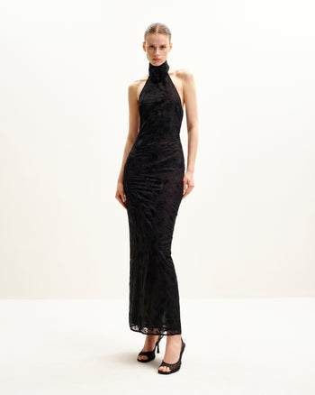 Abito lungo nero con scollo Halter e pizzo floreale Uliana - Nero