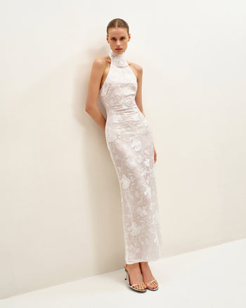 Abito lungo bianco con collo Halter e pizzo floreale Uliana - Bianco
