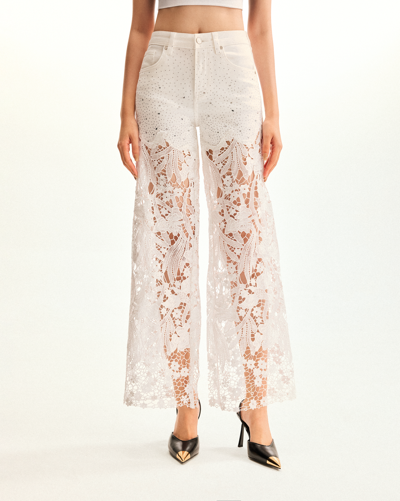 Ricamo Jeans a gamba larga a vita alta in denim con pizzo e strass – Bianco