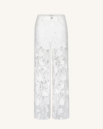 Jeans in denim bianco a vita alta con gamba ampia, ricami in pizzo e strass