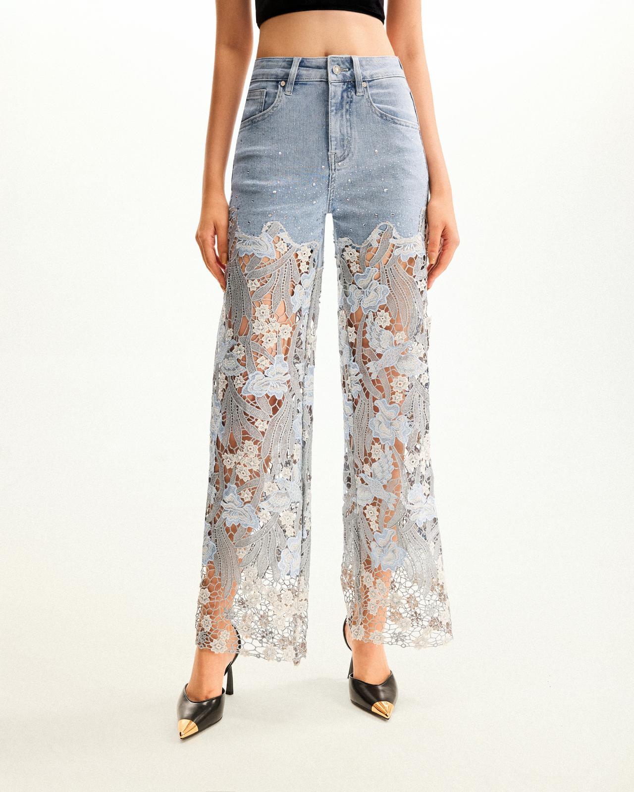 Jeans in Denim con Ricami in Pizzo, a Vita Alta e Gamba Ampia con Strass - Azzurro Chiaro