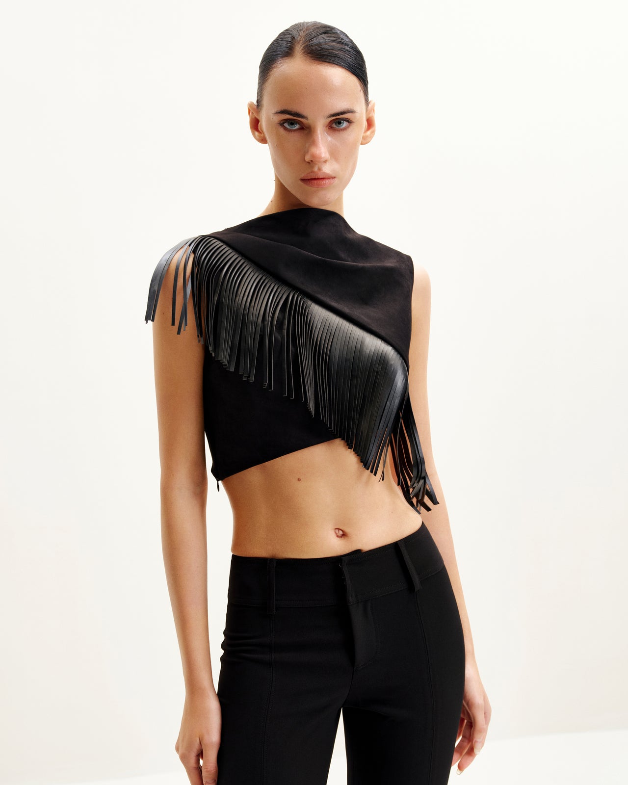 Ariana Top Scamosciato Asimmetrico Con Frange - Nero