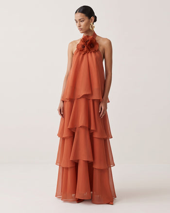 Poppy Maxi abito a balze con volant ricamato e allacciatura al collo - Arancione bruciato