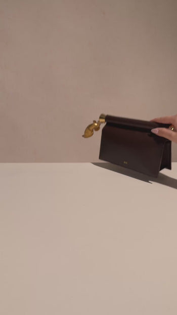 Holly Pochette in Finto Camoscio con Ciondolo in Metallo - Marrone