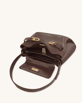 Borsa a Spalla con Doppia Fibbia e Effetto Ciottolato Rhea - Marrone Scuro