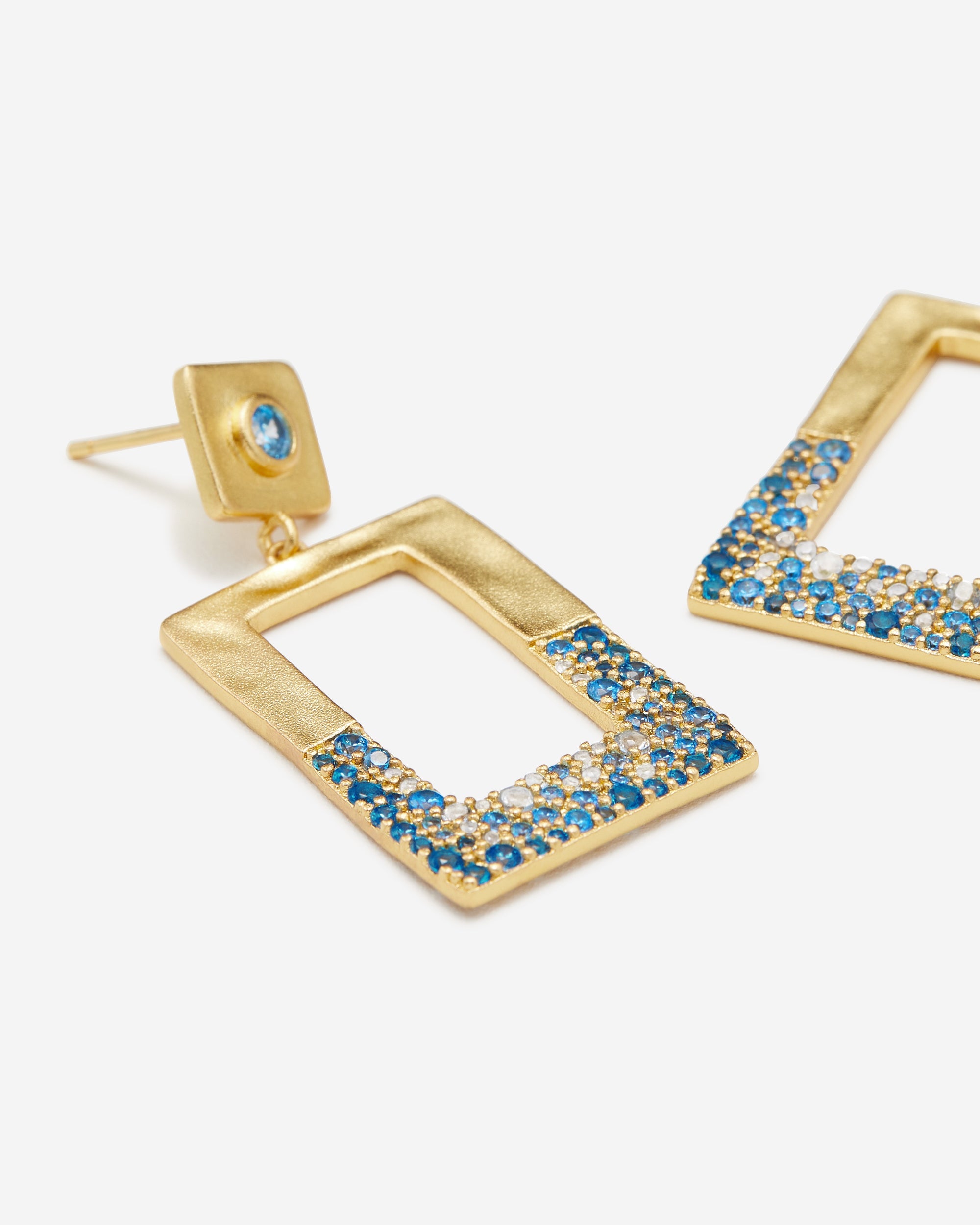 Orecchini rettangolari traforati geometrici - Placcato oro 18 ct & Nano blu mare